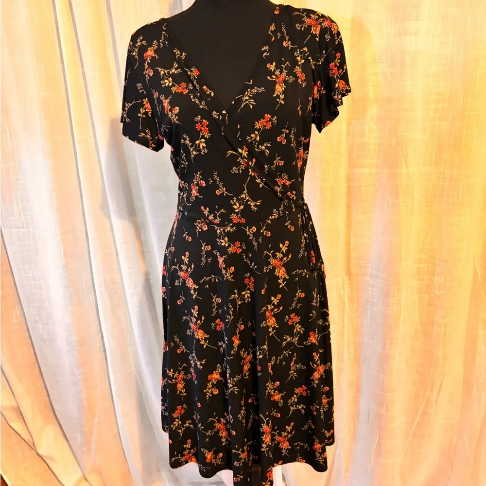 Kaileigh Black Floral Wrap Midi Dress with Red Accent - Picture 7 of 8